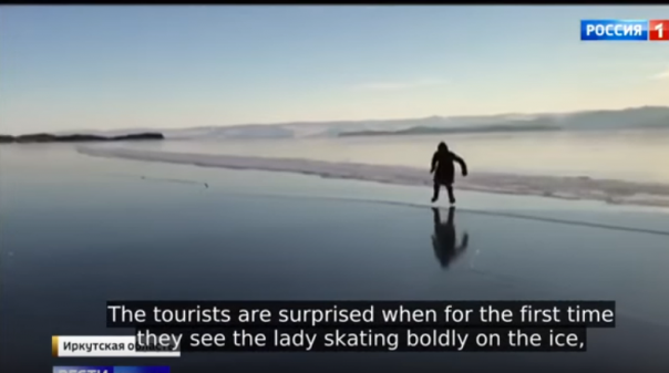 Russian Babushka, катающаяся по Байкалу на коньках 1943 года выпуска, покоряет Запад