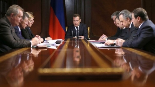 Нужно учиться зарабатывать на несырьевом экспорте — Медведев
