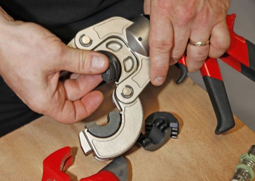 Ручные гидравлические опрессовщики: преимущества и критерии выбора