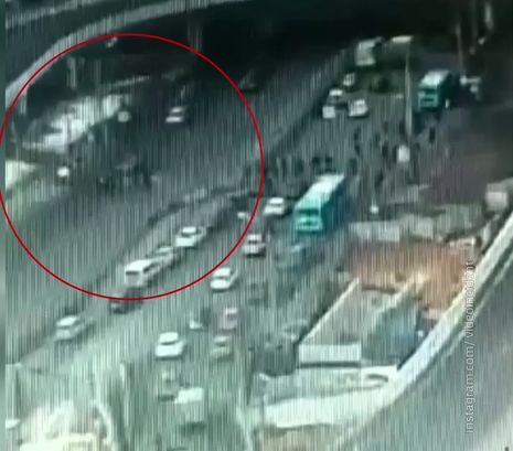 На Рязанском иномарка влетела на пешеходный переход на красный свет и сбила людей