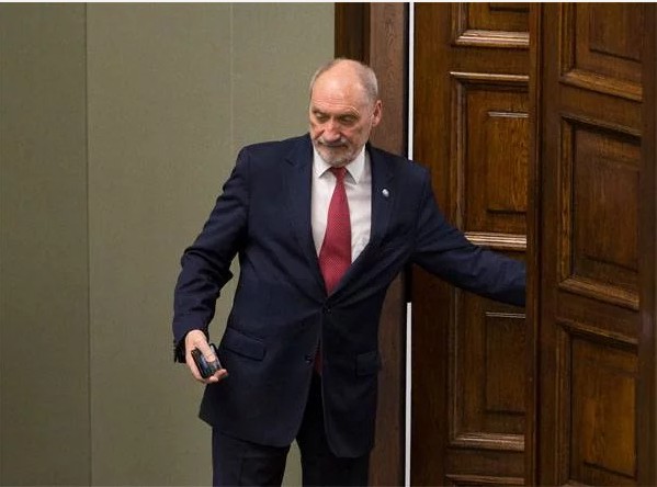 Мацеревич: Выводы первой комиссии по Ту-154 аннулированы. Снова эксгумация?