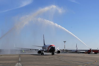Самолет с разрушенным фюзеляжем приземлился в московском аэропорту