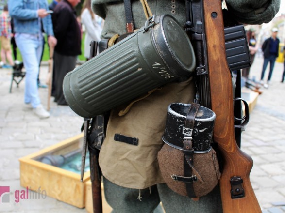 Фашистов на б/Украине по прежнему нет...