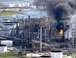 На нефтеперерабатывающем заводе в Техасе произошёл взрыв