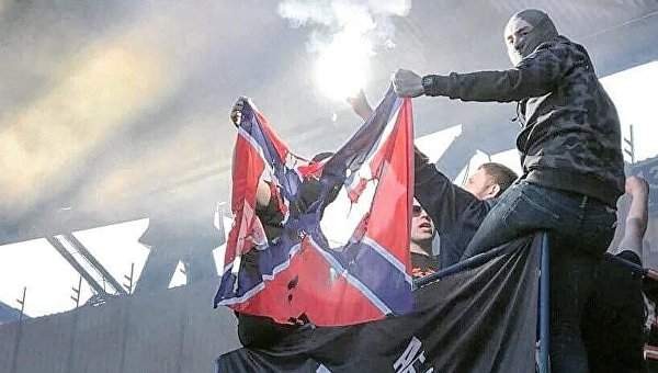 В Харькове полиция составила протокол на бойца АТО за сожженный флаг Новороссии