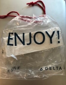 Пассажирку авиакомпании Delta Air Lines оштрафовали на 500 долларов за... яблоко