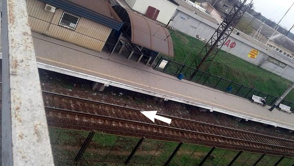 Приняли за бомжа и не стали спасать. Под Киевом поезд дважды переехал художника