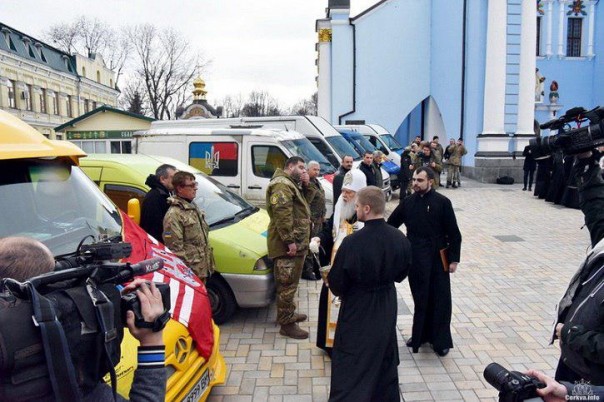 Самозваный лжепатриарх Филарет “освятил” для боевиков куличи от Тягнибока | Тягнибок объявил своих нациков выразителями интересов среднего класса