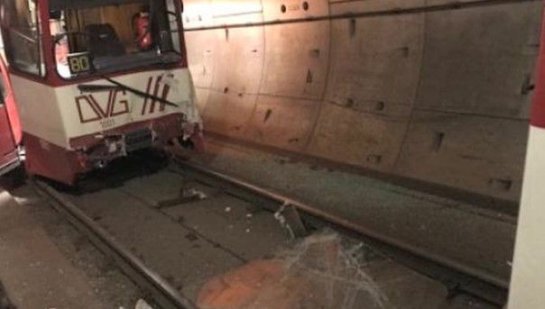 35 человек пострадали в ФРГ после столкновения двух поездов