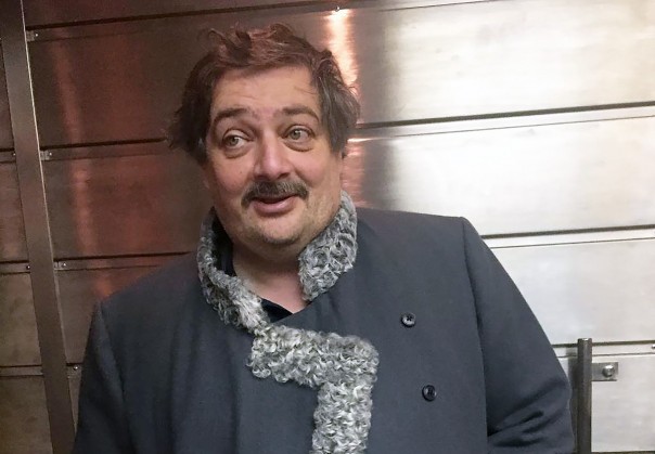 Сочинения учеников Быкова о железном занавесе вызвали у него истерику и ошеломили Рунет