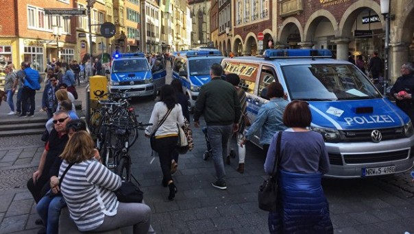 В Германии грузовик въехал в толпу людей