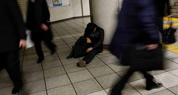 Японцы убивают себя из-за работы. Уволиться нельзя