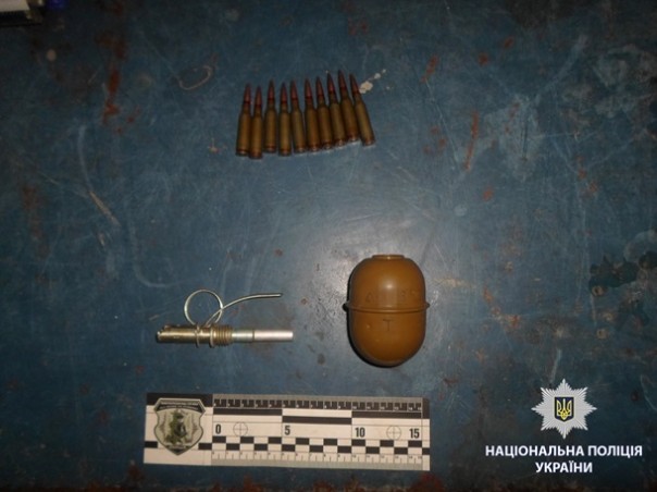 В Харькове на вокзале задержали мужчину с гранатой | В Харькове под мостом нашли труп в мешке