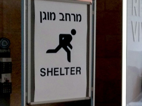 Мэрия Хайфы начала проверку бомбоубежищ и призвала подготовить "тревожные чемоданчики"