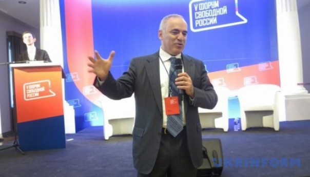 Каспаров предложил способ как убрать Путина