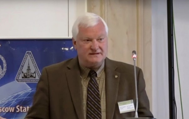 Специальный представитель президента России посоветовал "маленькой моське в Европе" не лаять на "российского киберслона"