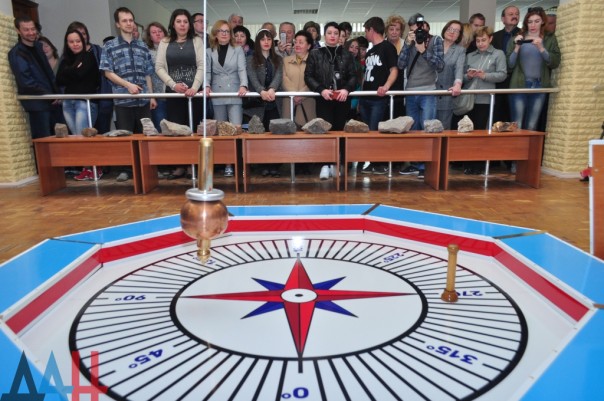 «И все-таки она вертится»: Ученые Донецкого политеха запустили первый в Донбассе маятник Фуко