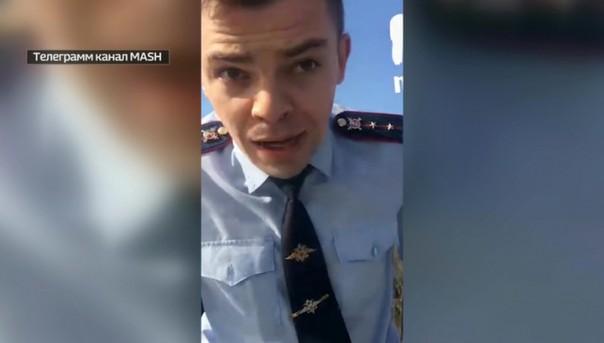 Офицер Росгвардии на дорогом джипе набросился на водителя "Оки"