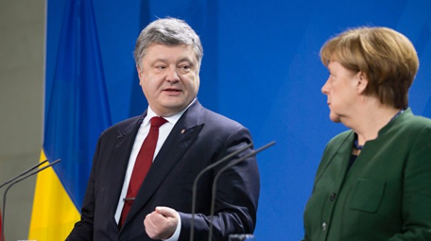 Порошенко хамит и строит рожи из-за спины Меркель. Андрей Бабицкий