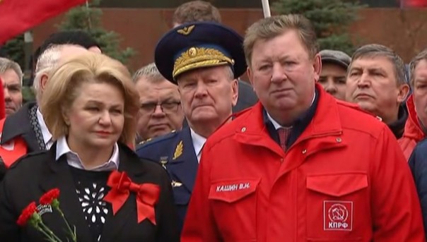 Коммунисты возложили цветы к Мавзолею в день рождения Ленина