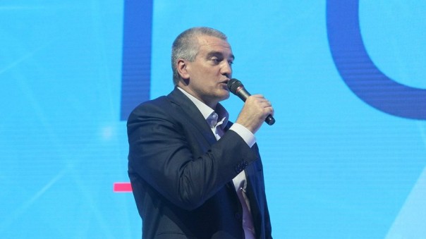 Глава Крыма Аксенов призвал жителей полуострова воздержаться от поездок на Украину