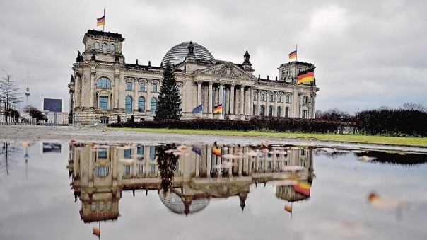 Санкции обходят с флангов. В бундестаге поставят вопрос о снятии экономических ограничений с России