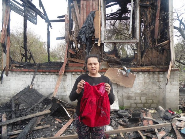 "Дети сгорели заживо": неизвестные в Киеве подожгли дома ромов на Русановке