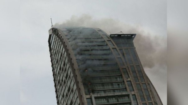 В Баку загорелся небоскрёб Trump Tower