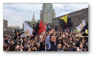 Навальный отжимает у Дурова Майдан