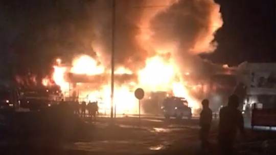 Видео с места пожара в ТЦ в Ноябрьске | В Саратове на площади 1000 квадратных метров полыхает элеватор