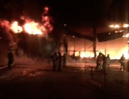 Поджог - назвали наиболее вероятной причиной пожара в двух ТЦ Ноябрьска