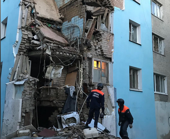 В Саратове обрушилась стена общежития.