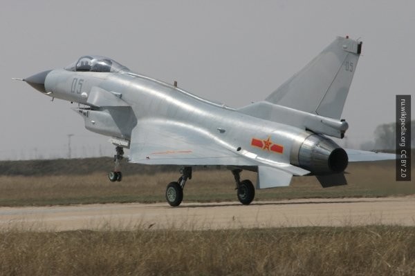 Китай испытал на учениях новейший истребитель пятого поколения