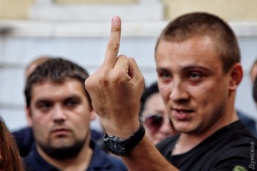 Как активист Стерненко нoж вырывал