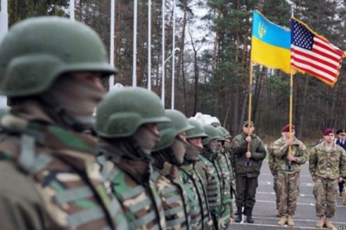 Над позициями ВСУ в Донбассе подняли флаг США