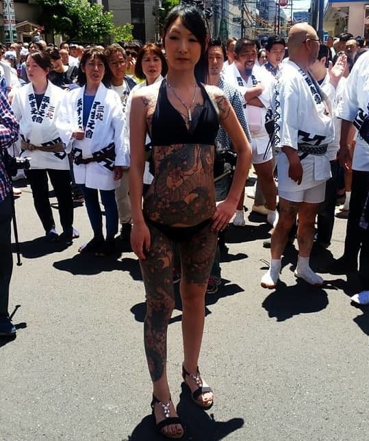Улицы Японии заполонила "голая якудза"... Что происходит?
