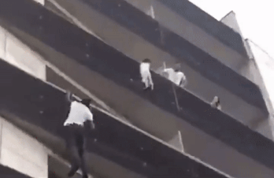 Реальный "Человек-паук": приезжий парень залез по фасаду и спас малыша