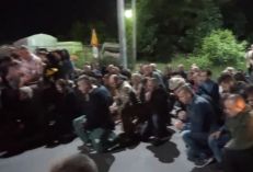 -1. В Тернополе на коленях встретили гроб хрюмберга, утилизированного на подступах к ЛНР