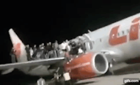 Шутник заминировал Boeing - пассажирам пришлось экстренно покидать самолёт