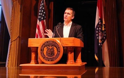 В США из-за секс-скандала подал в отставку губернатор