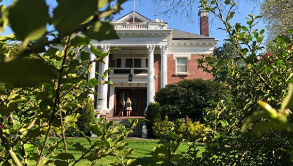 Американские власти сняли флаг с резиденции генконсула России в Сиэтле