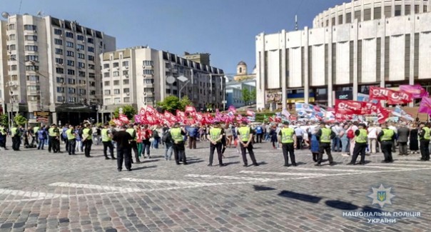 Первомай на Украине: в Киеве под присмотром пятисот полицейских, в Одессе и Харькове с провокациями и драками