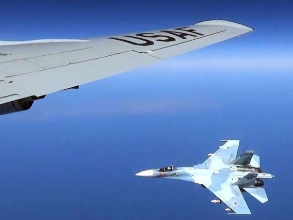Русский «Удар во фланг»: Лётчики Су-27 доводят «до белого каления» военных пилотов США