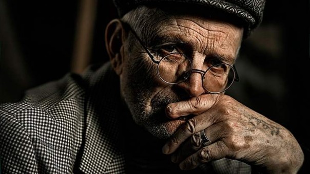 Старик в поезде рассказал историю, в которую не верилось до самого конца...