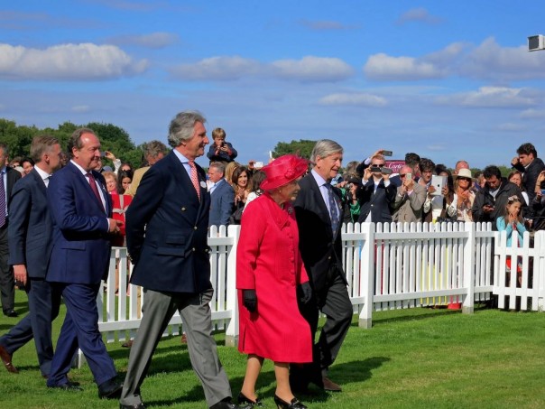 Елизавета II преподнесла России «голову» Терезы Мэй