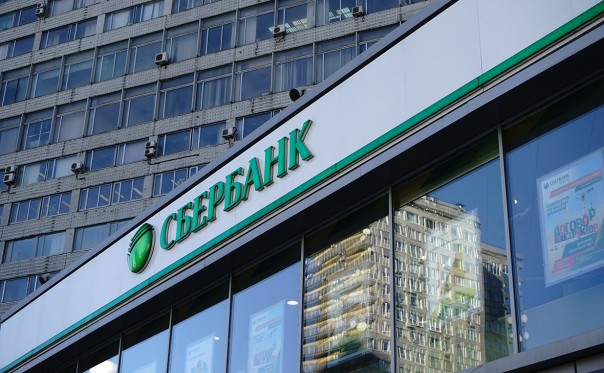 Сбербанк резко снизил ставки по крупным потребительским кредитам