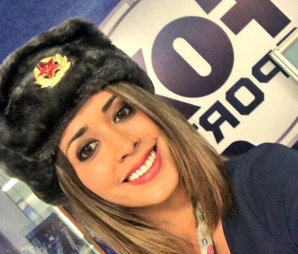 Журналистка в прямом эфире ударила футбольного фаната, сунувшего руку ей в трусы