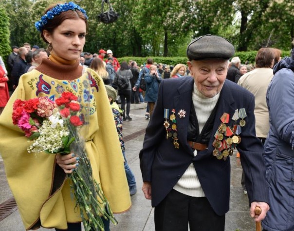 В Кремле поздравили с 9 Мая украинский народ, но не Порошенко