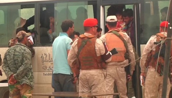 В городе Тель-Биса провинции Хомс боевики сдают оружие властям САР