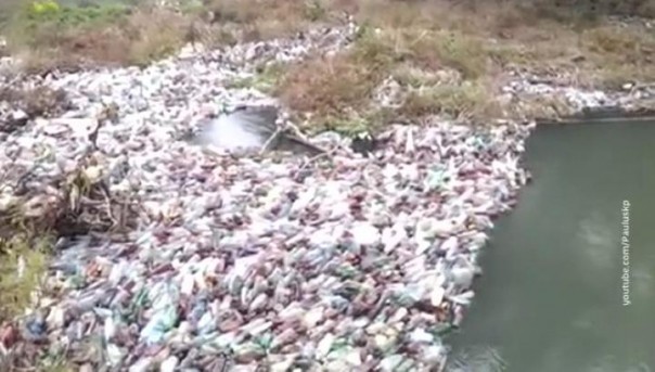 Мусор с Украины закупорил реку в Европе